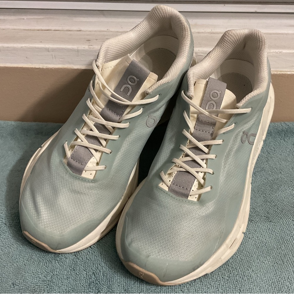 On Cloud Cloudnova Form Mint Blue.In Very Good Condition. Women’s 8.5.